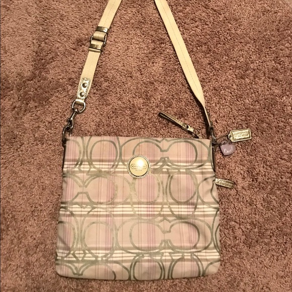 Coach Handbags - 95% new Coach shoulder bag